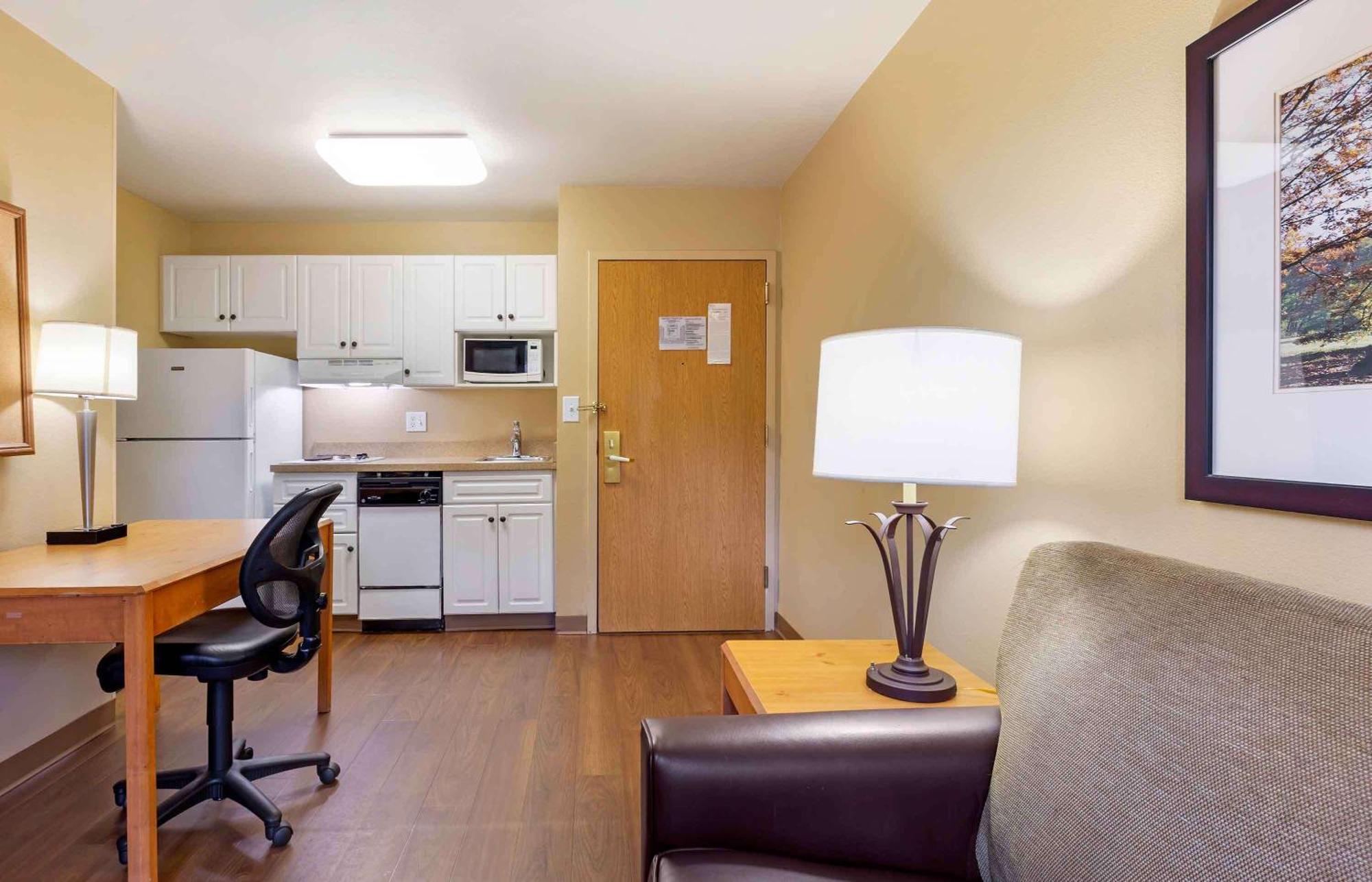 Extended Stay America Suites - Boston - Waltham - 32 4Th Ave Bagian luar foto